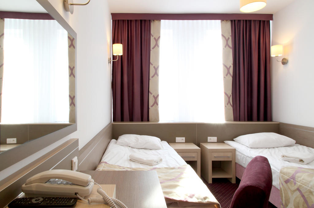 Arche Hotel Siedlce Zimmer foto