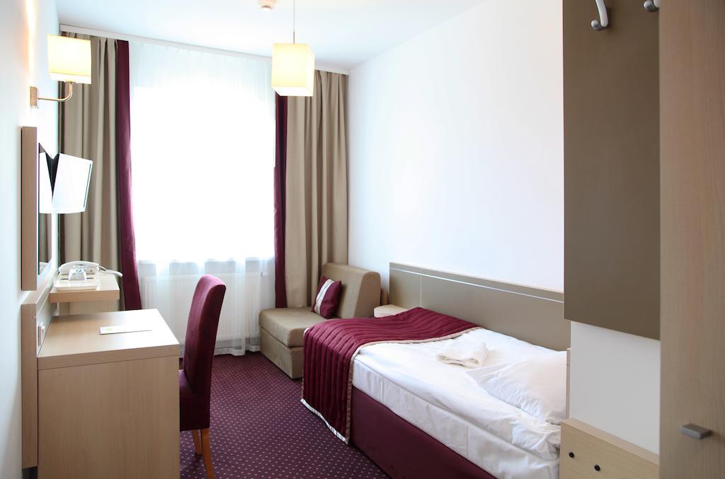 Arche Hotel Siedlce Zimmer foto