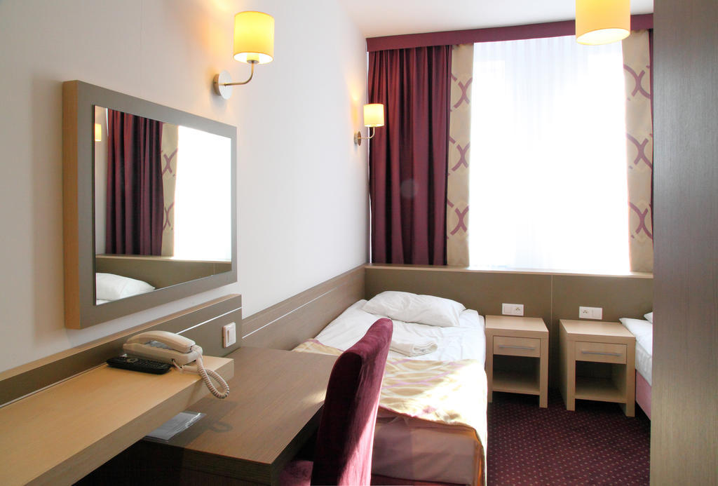 Arche Hotel Siedlce Zimmer foto