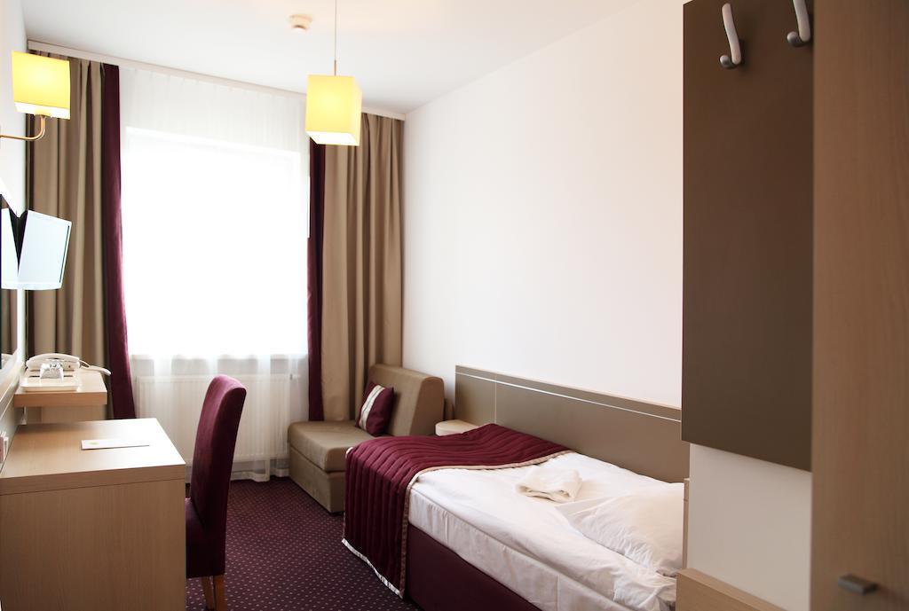 Arche Hotel Siedlce Zimmer foto