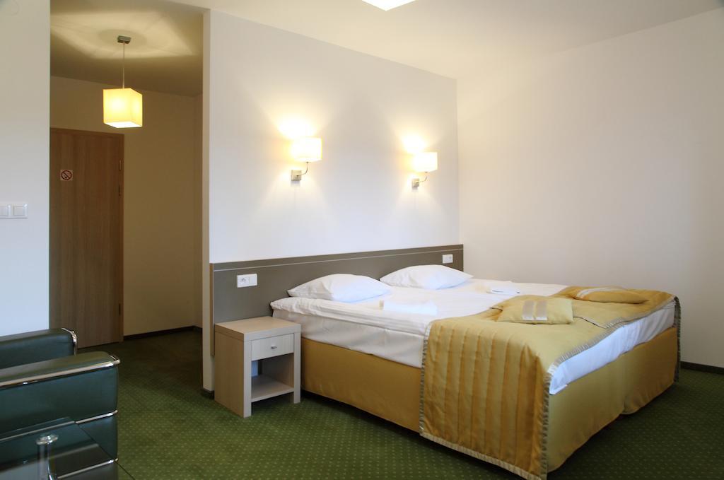 Arche Hotel Siedlce Zimmer foto
